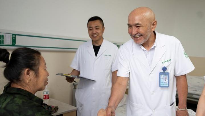 Kazakh ophthalmologist witnesses China, Kazakhstan lasting friendship in Daqing 	 	Saulebek Kabylbekov is a 66-year-old Kazakh ophthalmologist at Daqing Ophthalmology Hospital who could communicate with patients fluently in a northeastern Chinese dialect. In the 1990s, as an outstanding young ophthalmologist of Kazakhstan, Saulebek visited China multiple times for work and academic exchanges. 